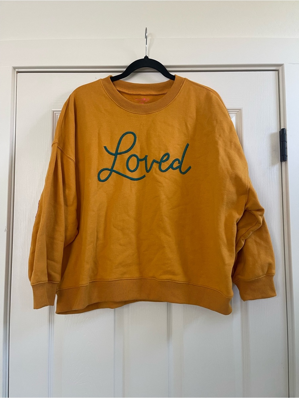 Women’s Natural Life “Loved” Heart On Your Sleeve Embroidered Sweatshirt Size L - Picture 2 of 6